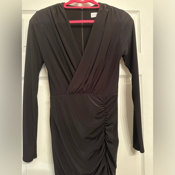 Club London UNFORGOTTEN
BLACK WRAP FRONT MAXI DRESS WITH SIDE SPLIT - Picture 6 of 7
